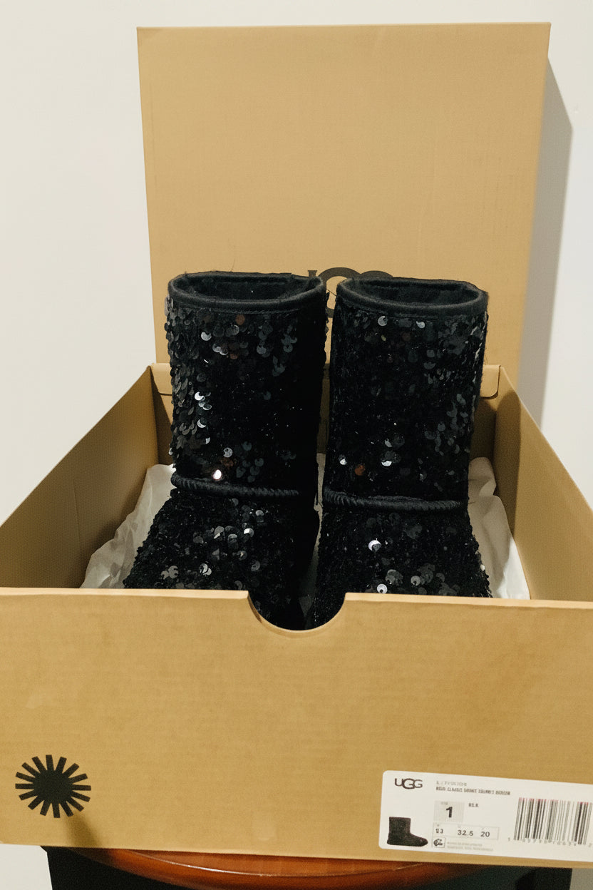 UGG Kids Classic Short Chunky Sequin Boots – Pre-Owned, Size 1
