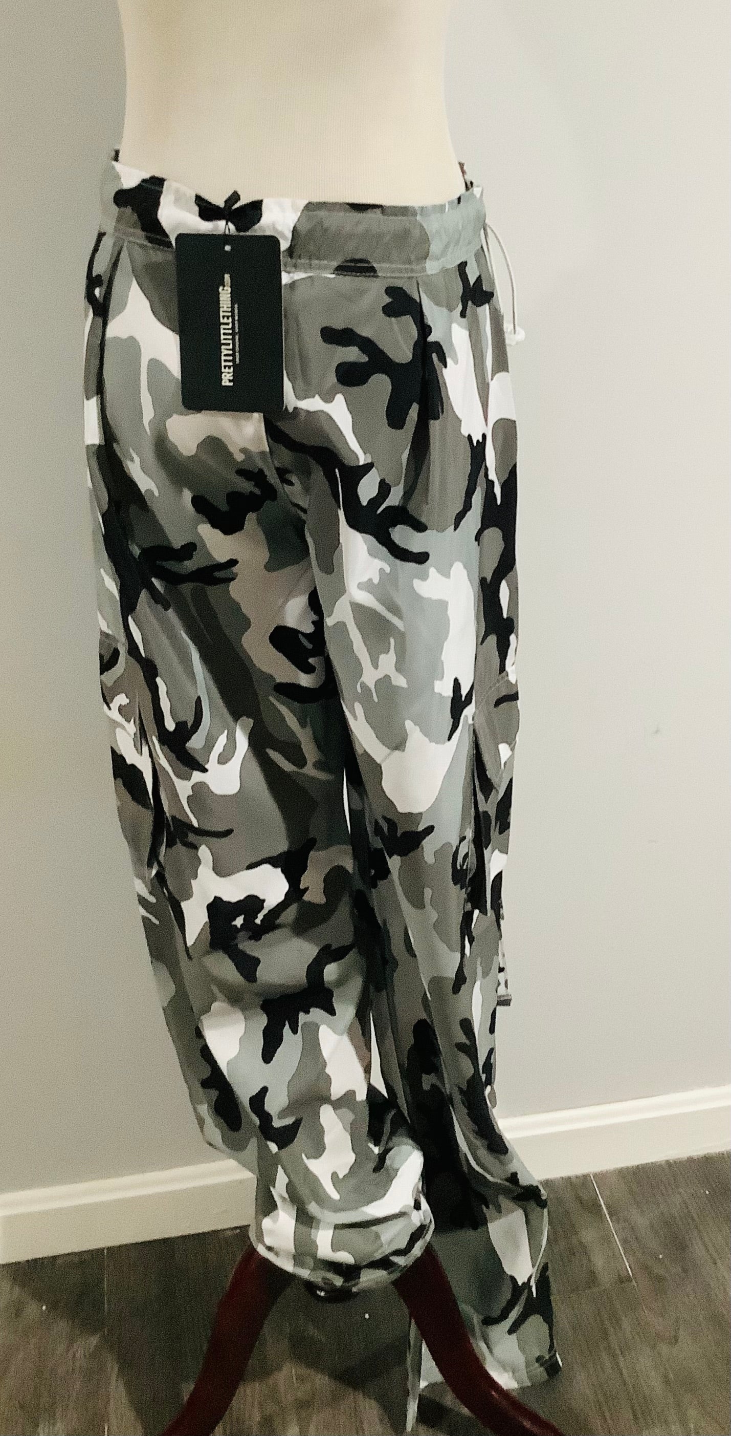 PLT: New Grey Camo Print Lighweight She’ll Low Rise Cargo