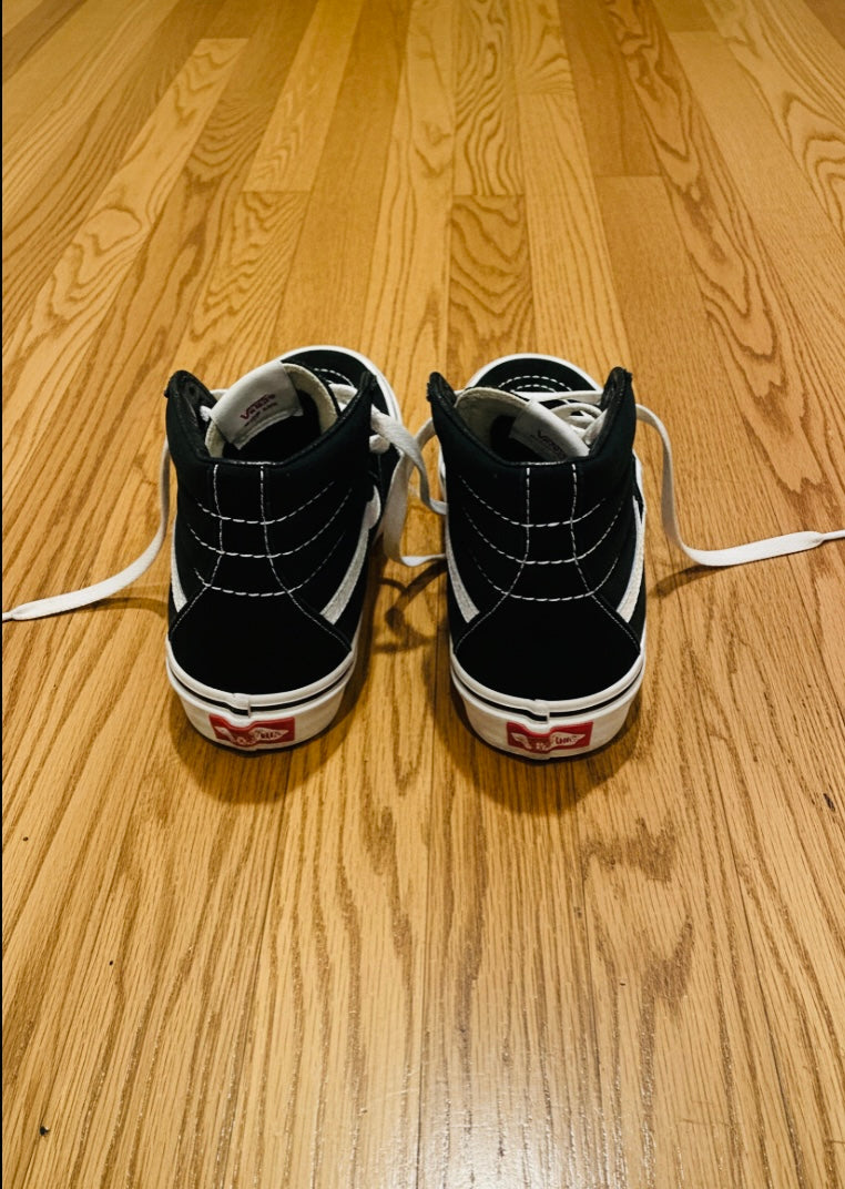 Vans Kids Sk8-Hi Sneakers | Black & White | Size 2 (Little Kid)- Pre-Owned