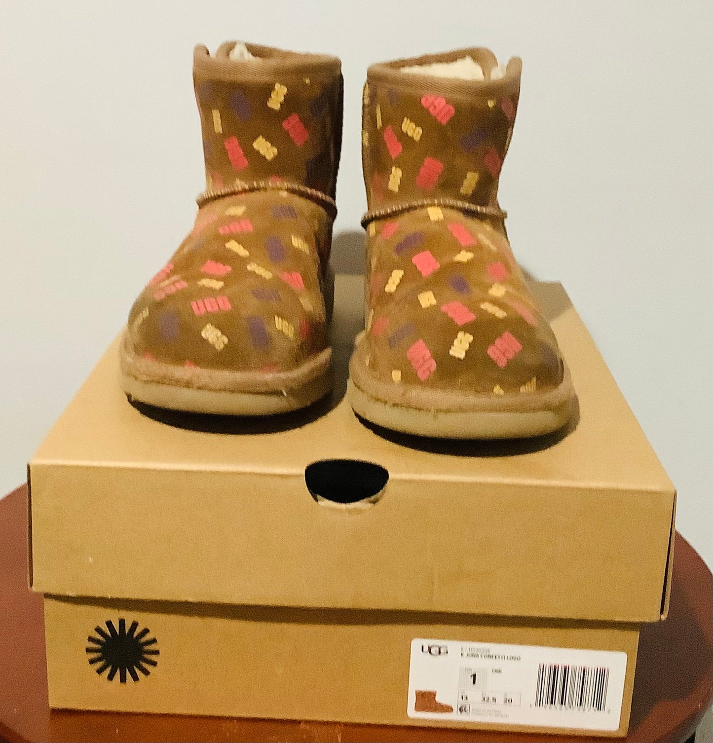 Pre-Owned: Girls UGG K Jona Confetti Logo Boot-Size 1-Used