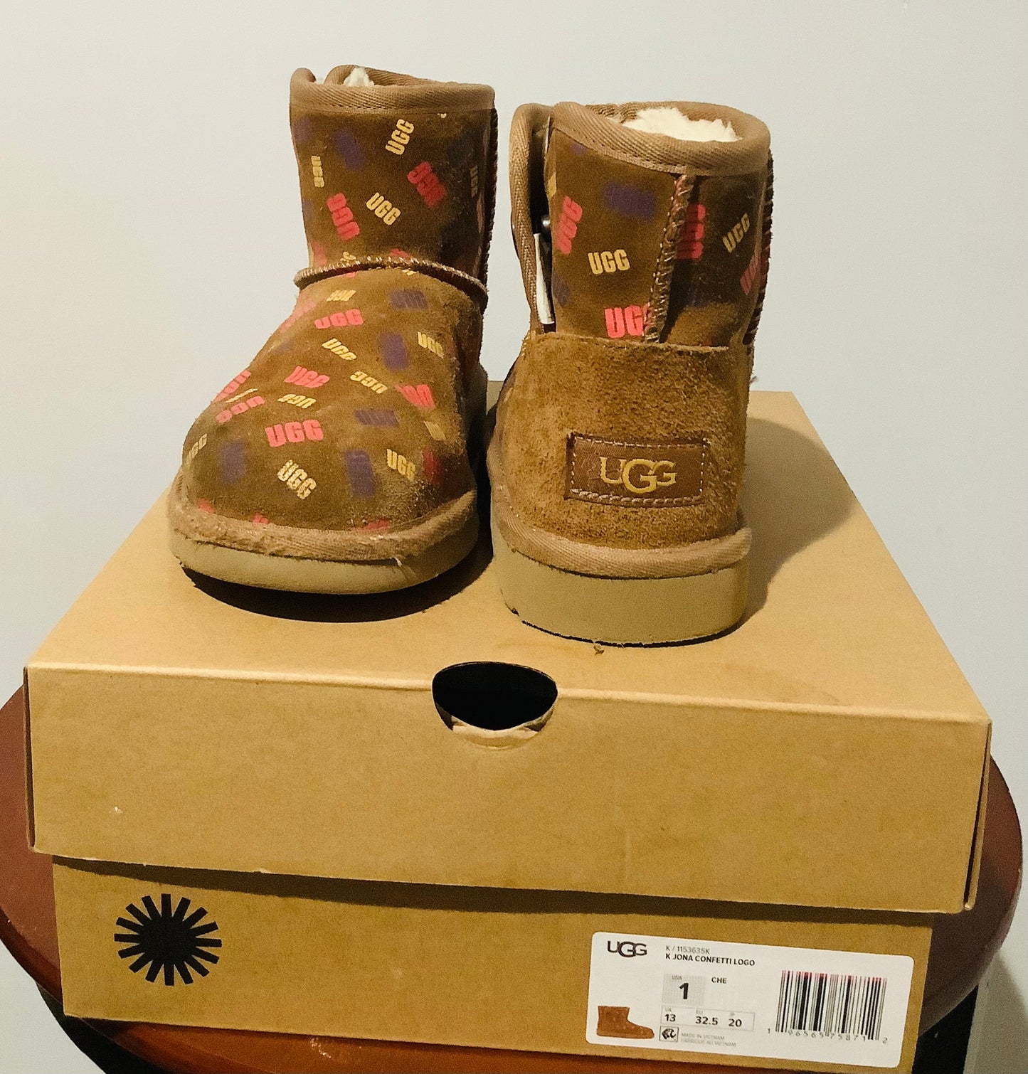 Pre-Owned: Girls UGG K Jona Confetti Logo Boot-Size 1-Used