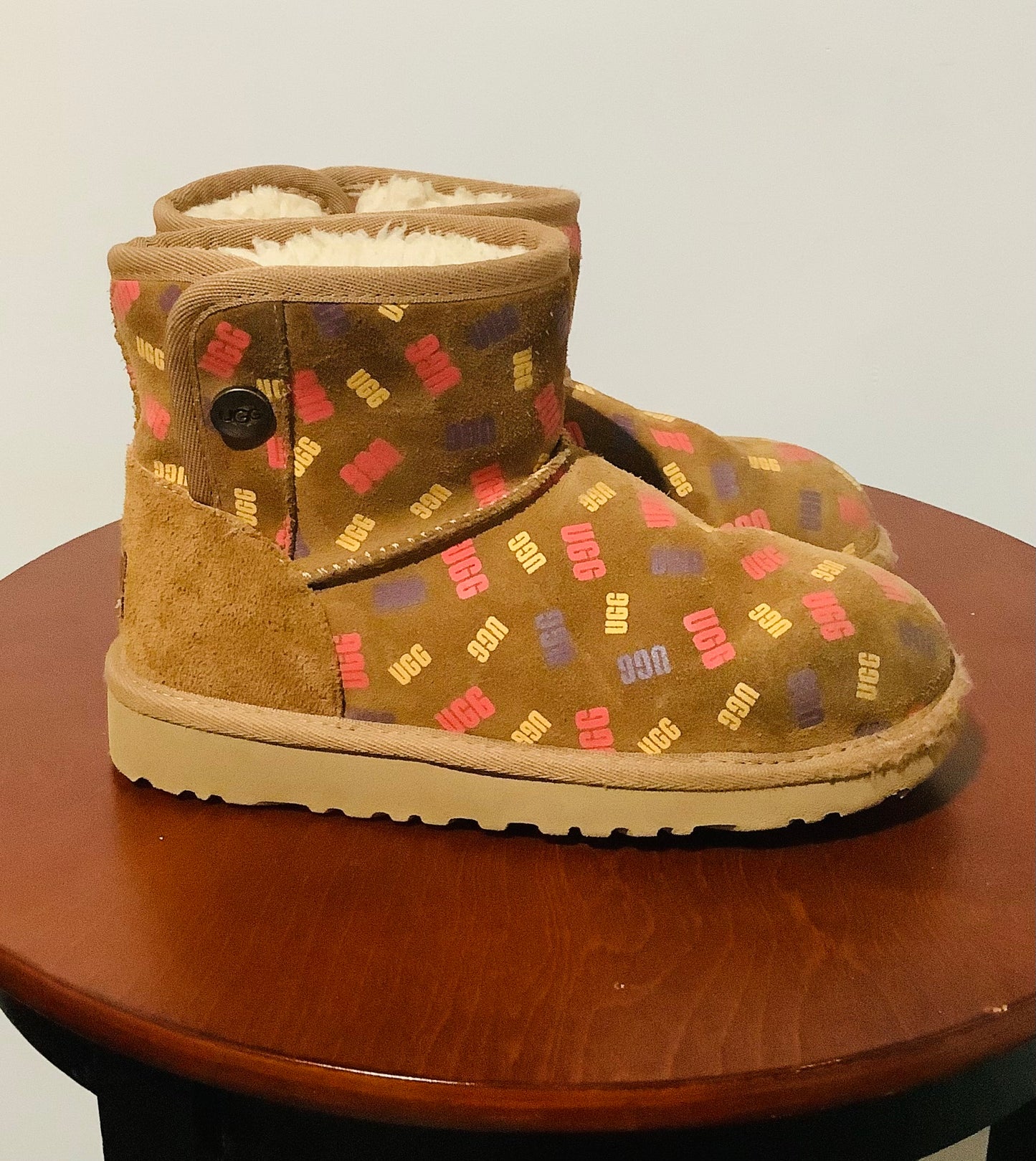 Pre-Owned: Girls UGG K Jona Confetti Logo Boot-Size 1-Used