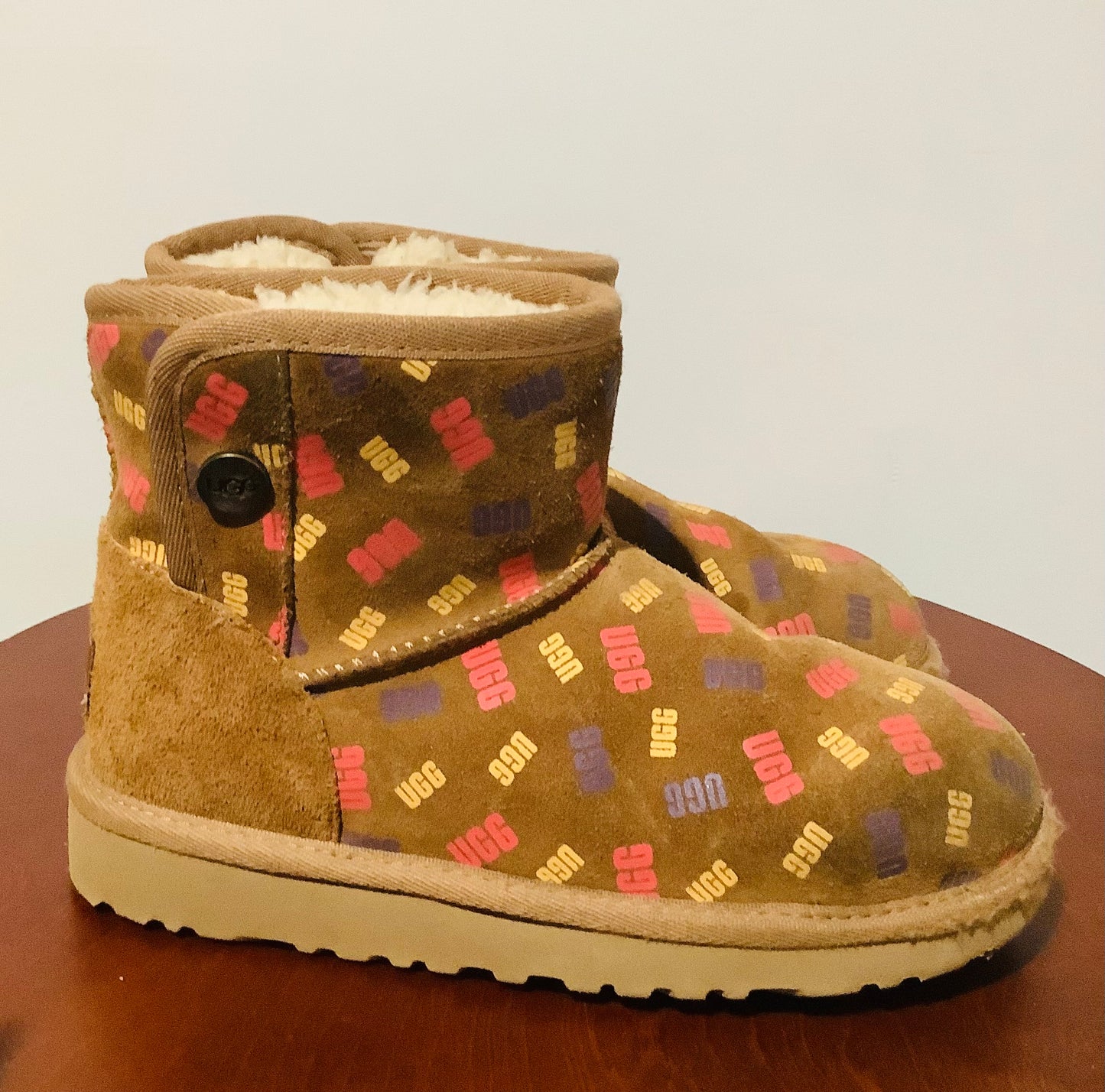 Pre-Owned: Girls UGG K Jona Confetti Logo Boot-Size 1-Used