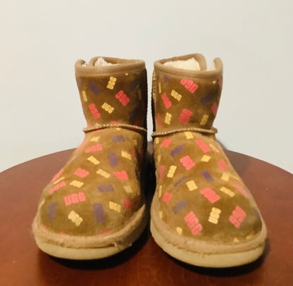 Pre-Owned: Girls UGG K Jona Confetti Logo Boot-Size 1-Used