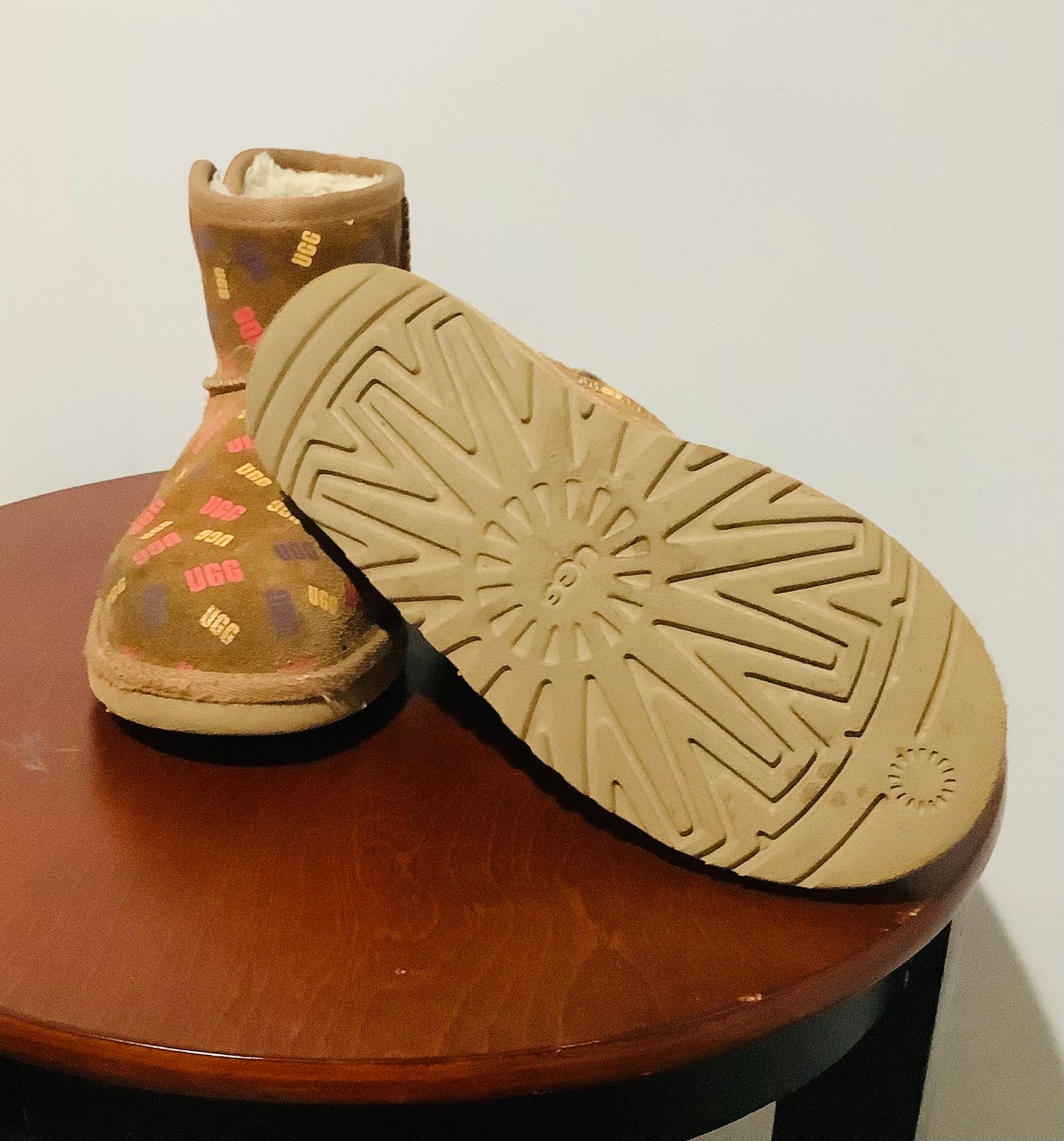 Pre-Owned: Girls UGG K Jona Confetti Logo Boot-Size 1-Used