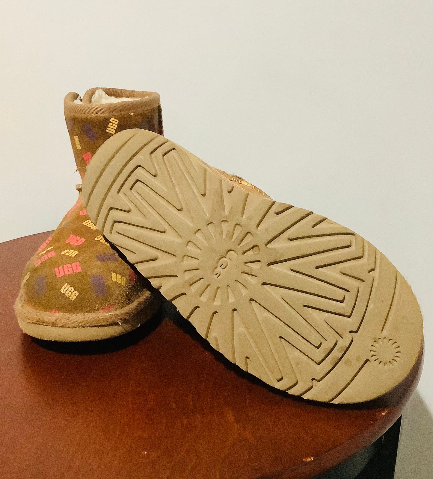 Pre-Owned: Girls UGG K Jona Confetti Logo Boot-Size 1-Used