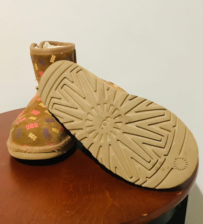 Pre-Owned: Girls UGG K Jona Confetti Logo Boot-Size 1-Used