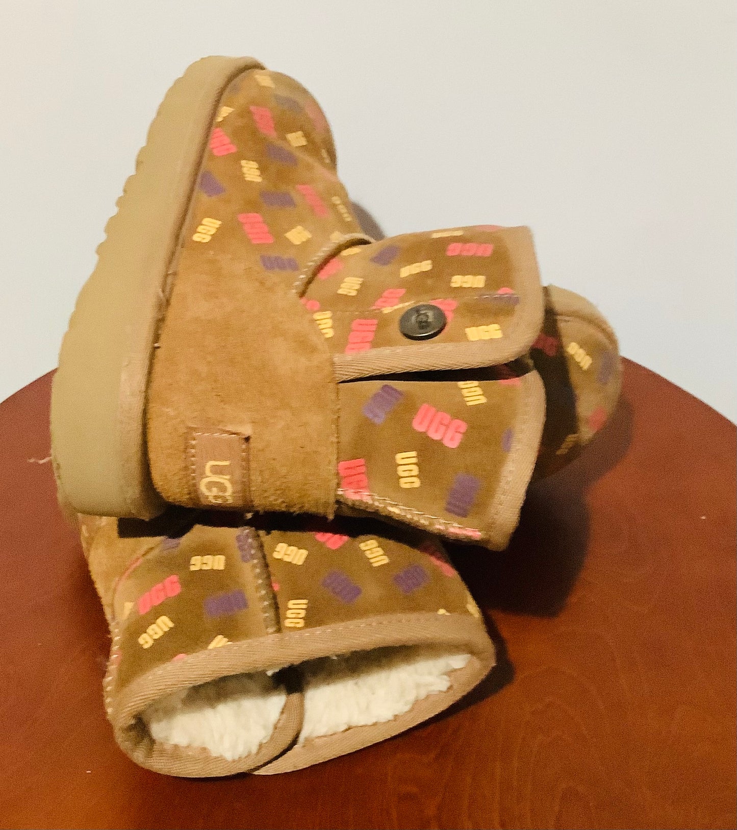 Pre-Owned: Girls UGG K Jona Confetti Logo Boot-Size 1-Used