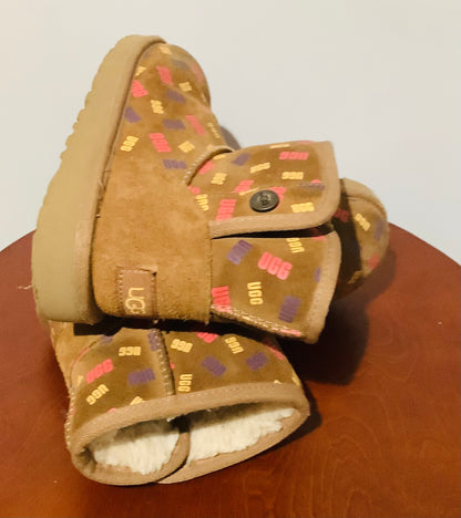 Pre-Owned: Girls UGG K Jona Confetti Logo Boot-Size 1-Used