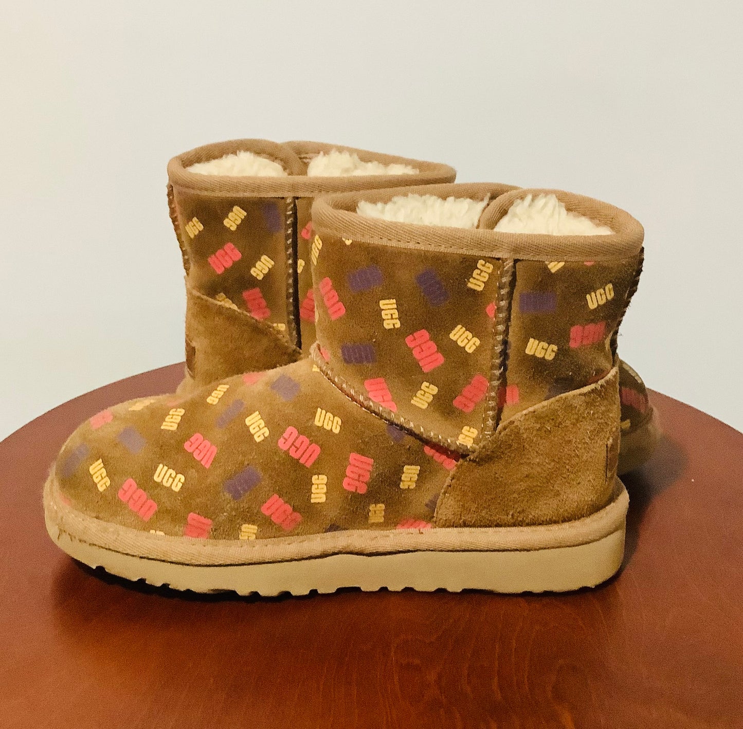 Pre-Owned: Girls UGG K Jona Confetti Logo Boot-Size 1-Used