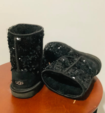 UGG- Pre-Owned Kids Classic Short Chunky Sequin Boots-Size 1-Used