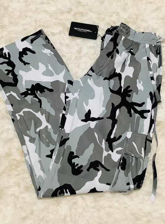 PLT: New Grey Camo Print Lighweight She’ll Low Rise Cargo