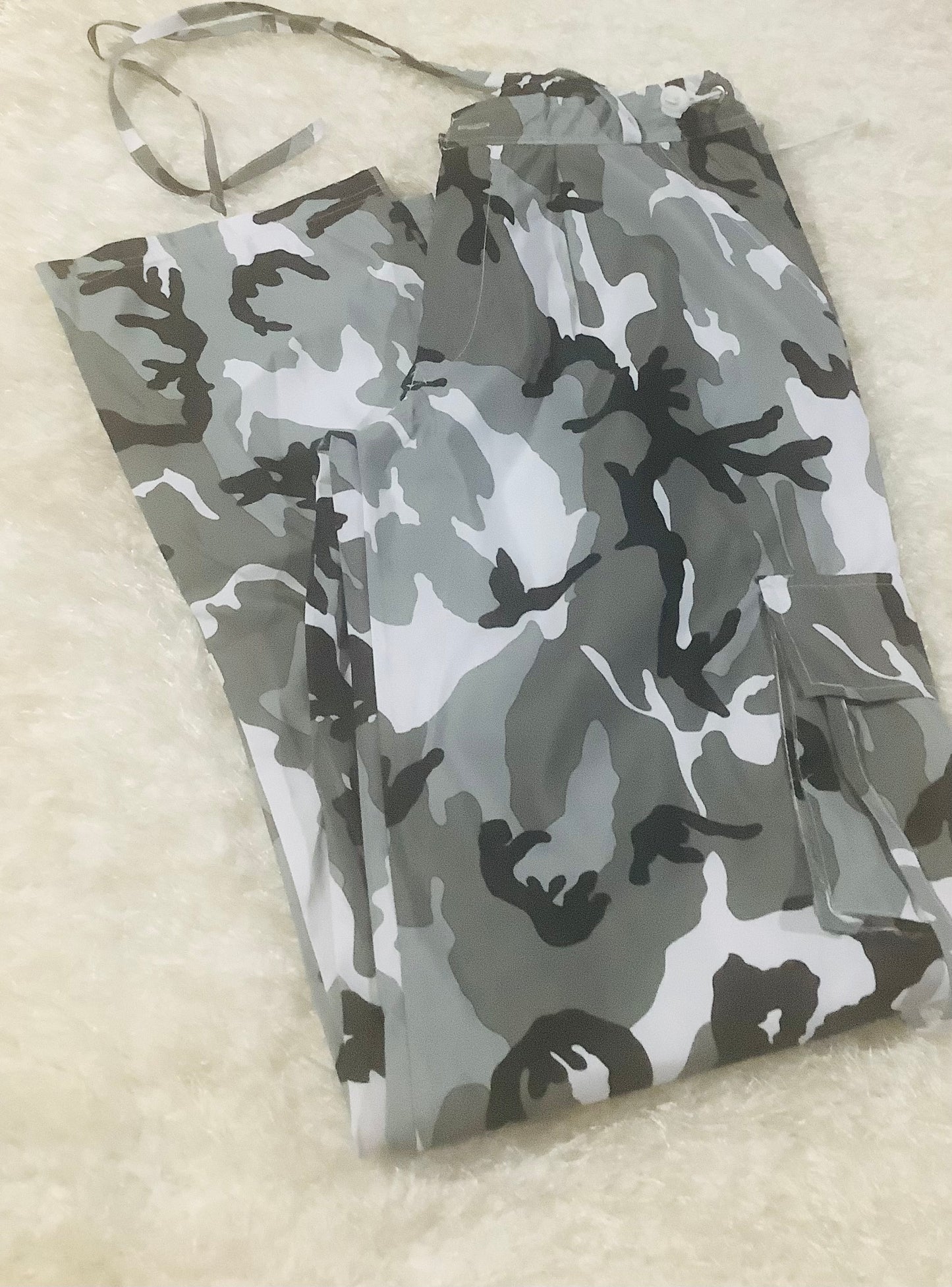 PLT: New Grey Camo Print Lighweight She’ll Low Rise Cargo