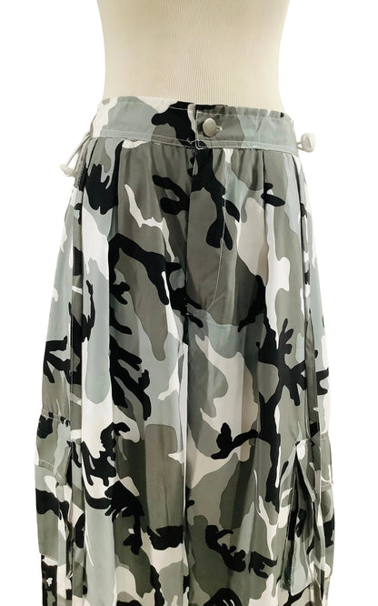 Grey Camo Print Lightweight Low Rise Cargo Pants – Pretty Little Thing