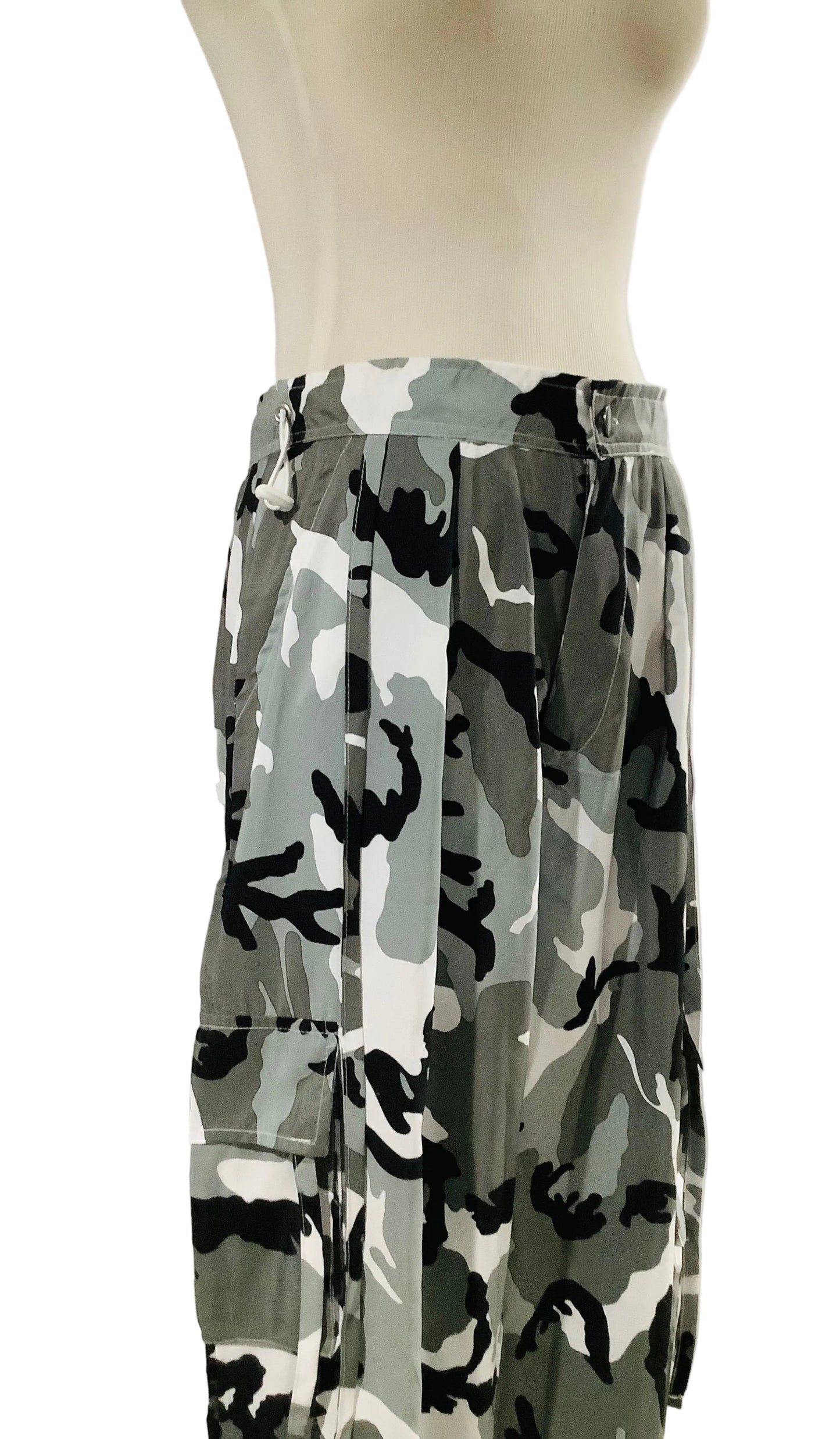 Grey Camo Print Lightweight Low Rise Cargo Pants – Pretty Little Thing