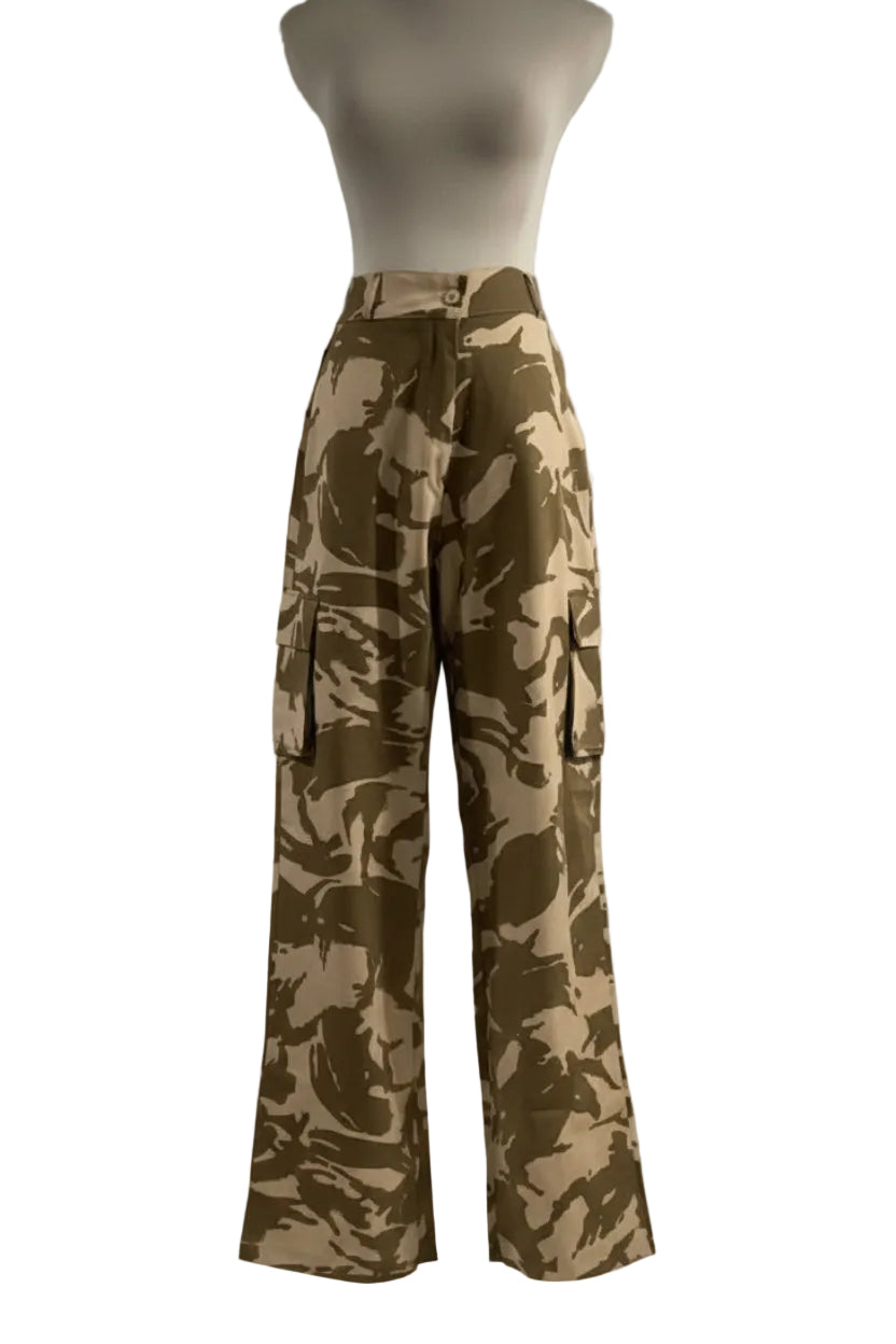 PLT: Shape Camo Print Pocket Wide Leg Cargo Trouse Detail  – NWT