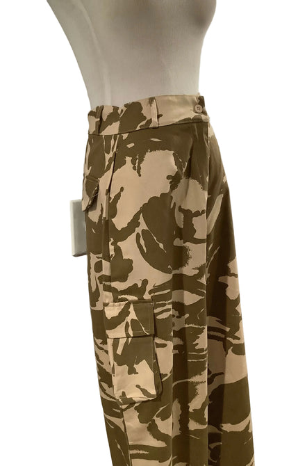 PLT: Shape Camo Print Pocket Wide Leg Cargo Trouse Detail  – NWT